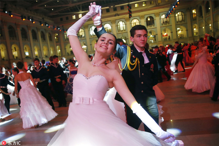 Smart men, beautiful girls, royal setting in Kremlin