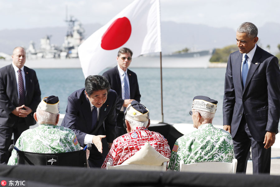 Abe commemorates WWII dead at Pearl Harbor