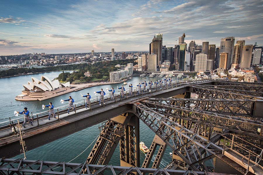 Tai chi takes over Sydney Harbour Bridge