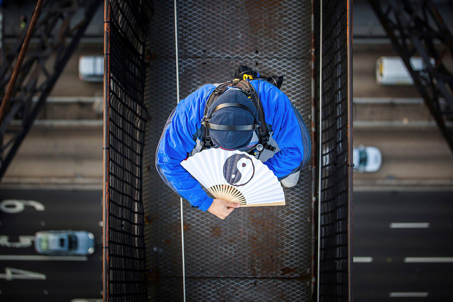 Tai chi takes over Sydney Harbour Bridge