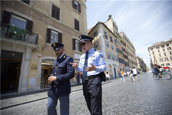 Chinese police officers start patrolling four Italian cities