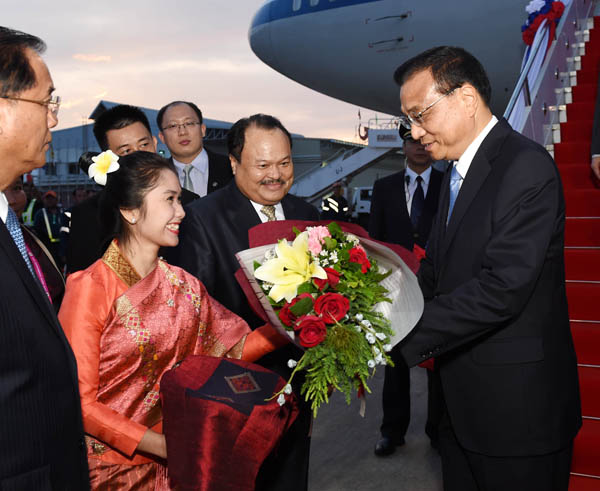 Chinese premier arrives in Laos for visit, East Asia leaders' meetings